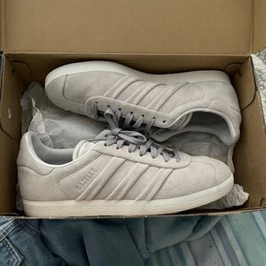 Adidas gazelle women’s size 8